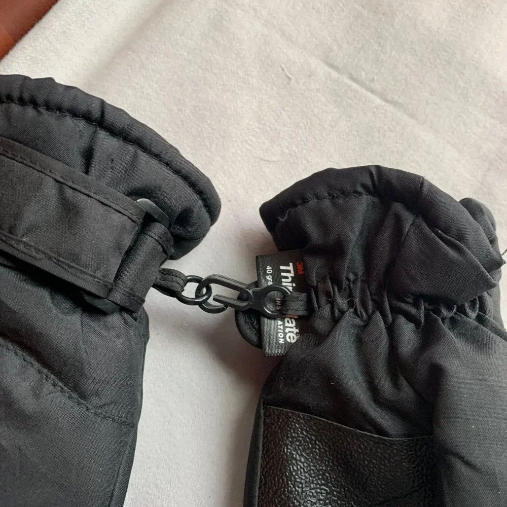 GLOVES - THINSULATE 40g youth medium ski gloves, black, waterproof, hook clip